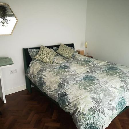 Stylish Apartment In Horsham With Parking And Own Entrance Exterior foto