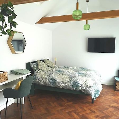 Stylish Apartment In Horsham With Parking And Own Entrance Exterior foto